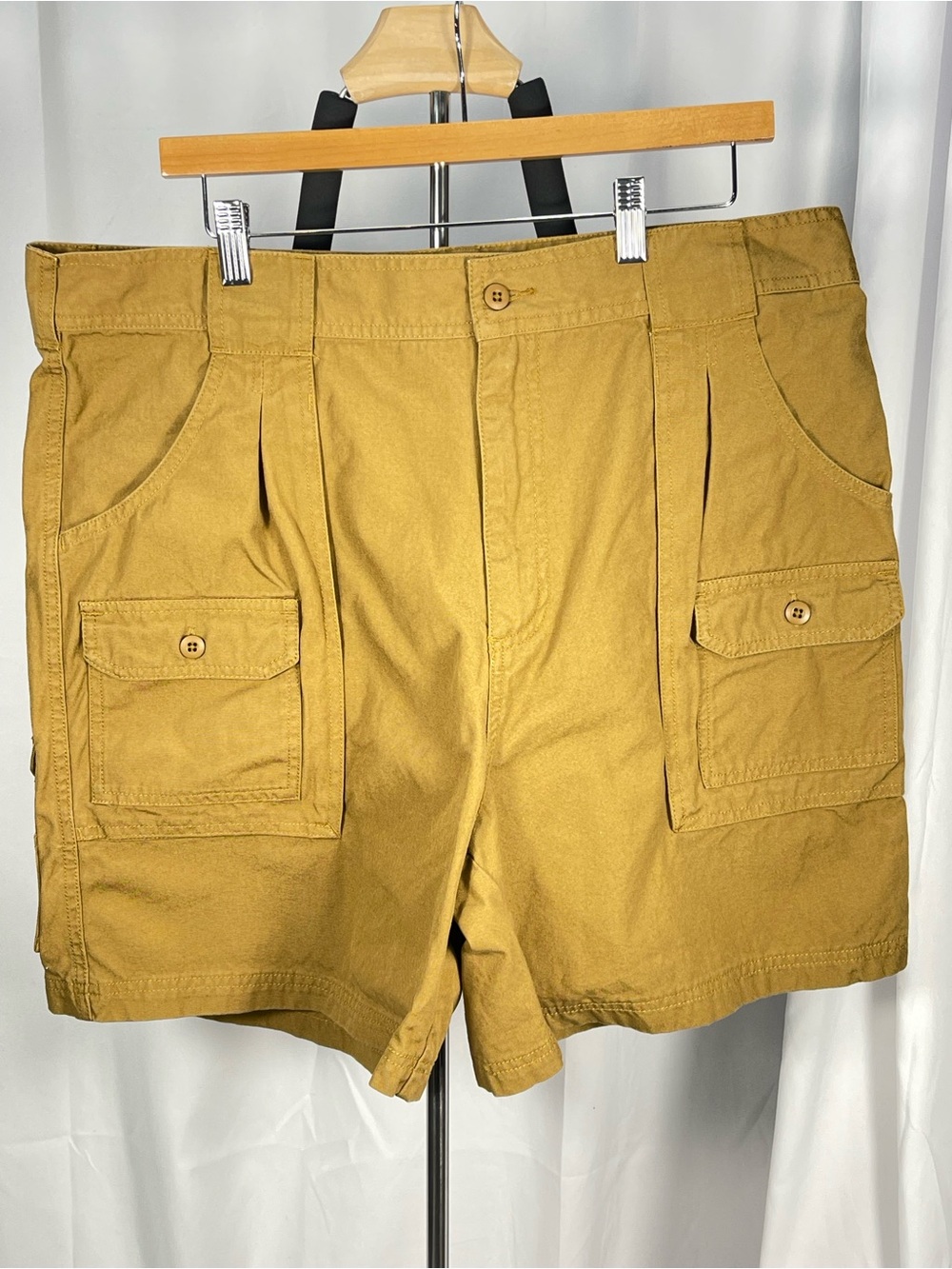 Cabela's Men's khakis Cargo Shorts Sz 38 Fishing Hiking Trekking Gorp Outdoors
